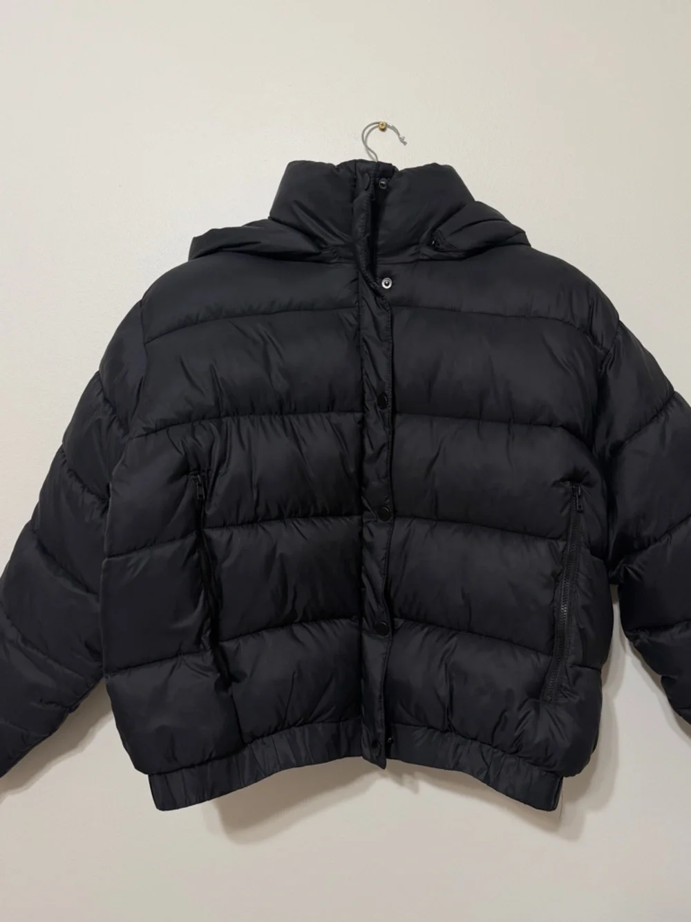 LIKE NEW ALO Aspen Love Puffer Jacket Black Size Medium Crop Zip - Picture 6 of 9